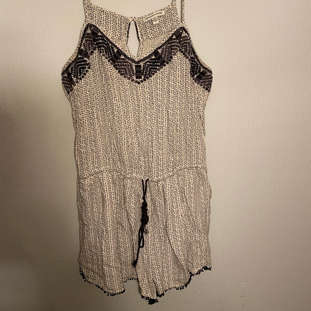 American Eagle black and white romper L